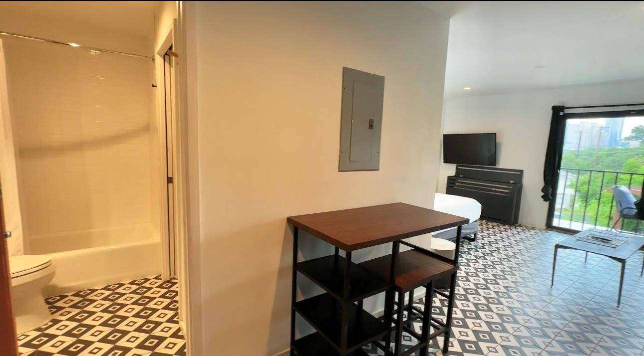 Austin, TX 78704,201 Academy Dr DR #204