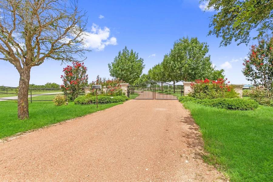 160 Gabriel Farms DR, Hutto, TX 78634