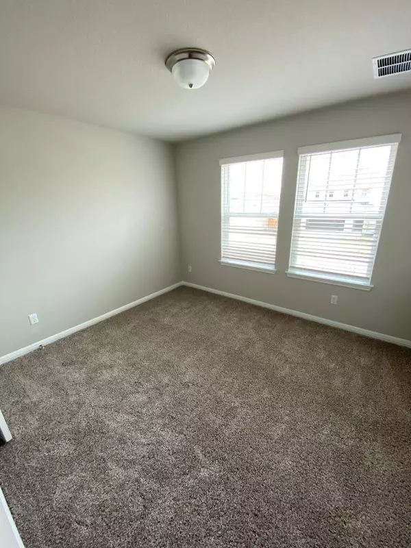 Hutto, TX 78634,906 Main ST