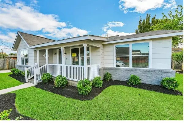 2121 N Durham DR, Houston, TX 77008