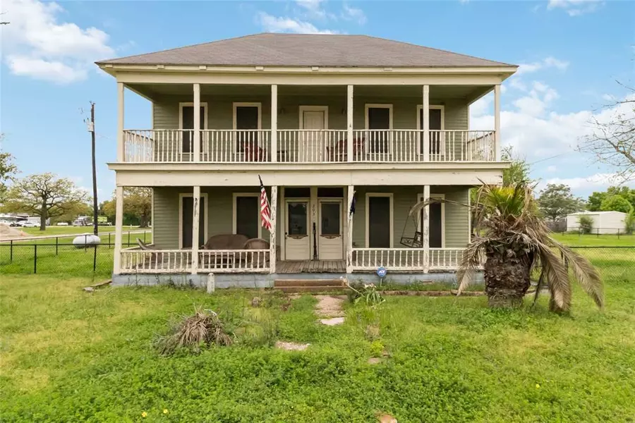 203 Grover ST, Ellinger, TX 78938