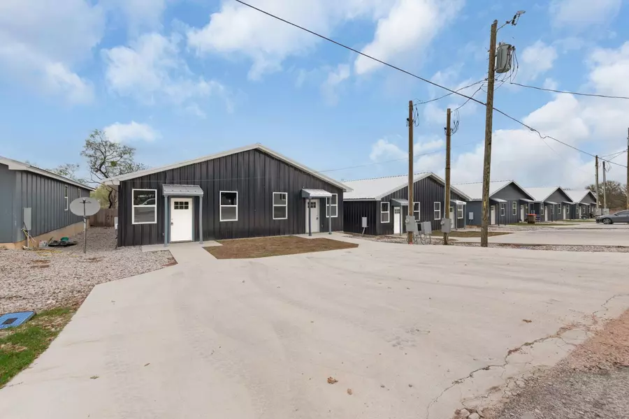 870 & 872 Waco ST, Kingsland, TX 78639