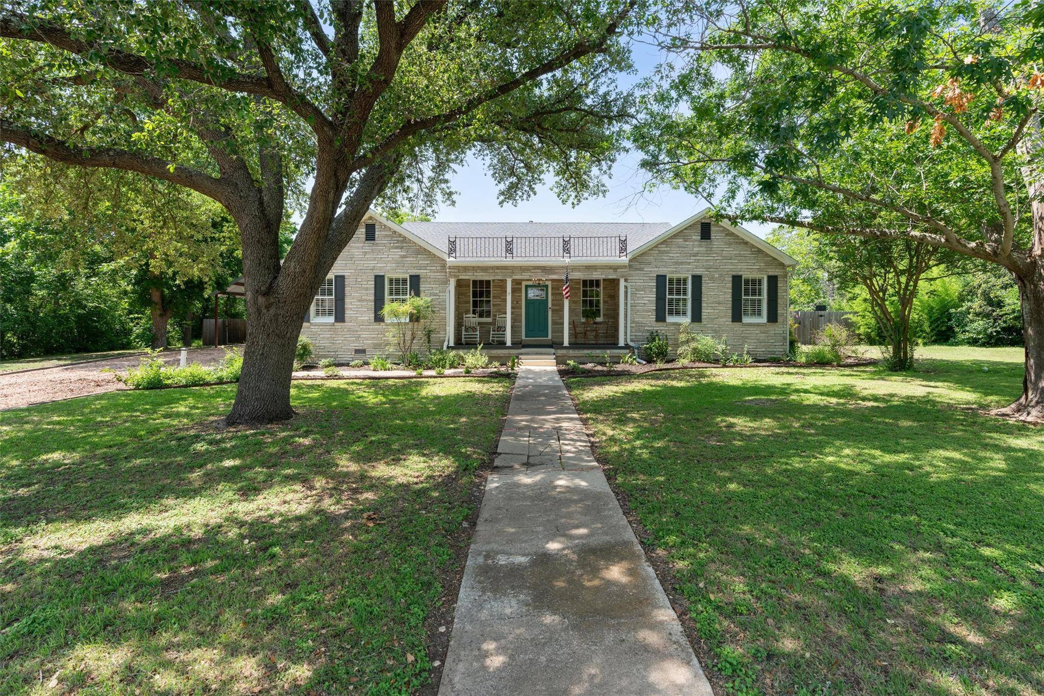 Taylor, TX 76574,1922 W Lake DR