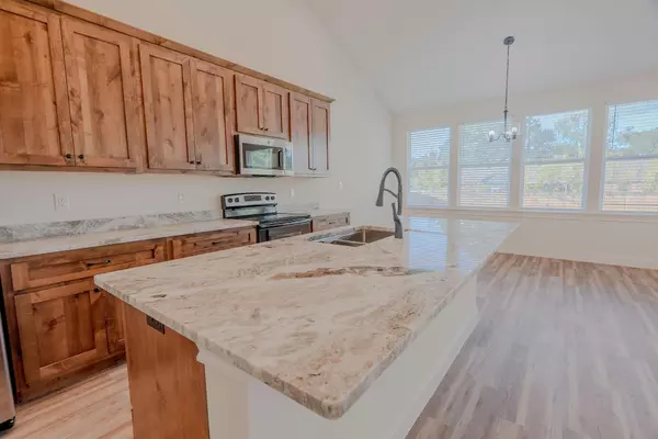 Smithville, TX 78957,125 Callie ST