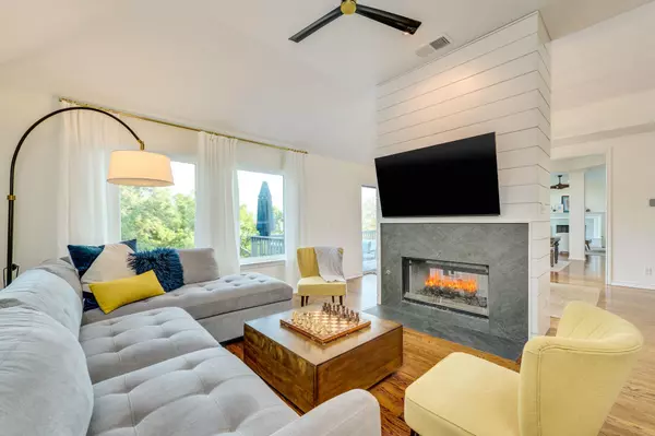 Austin, TX 78746,5801 Fox Chapel DR