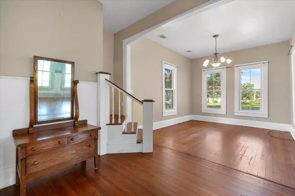 Smithville, TX 78957,710 Gresham ST