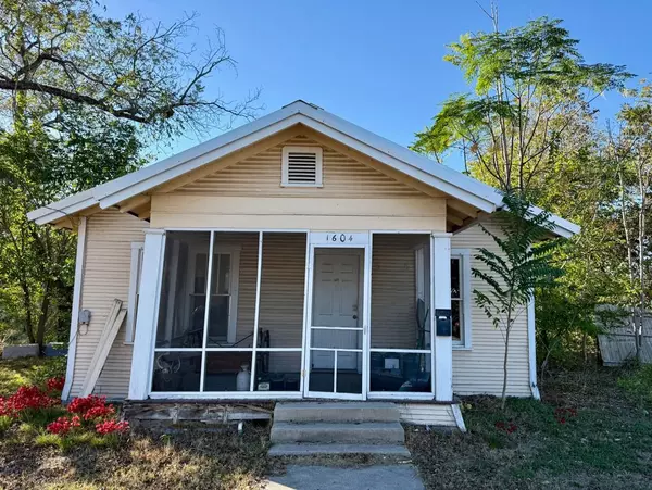 Cameron, TX 76520,1604 N Travis Ave