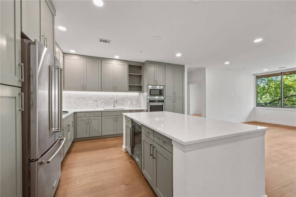 900 S 1st St #211, Austin, TX 78704
