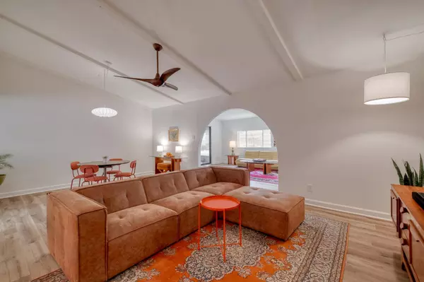 9214 Hunters TRCE E, Austin, TX 78758