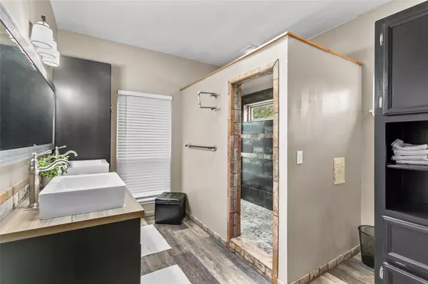 Dripping Springs, TX 78620,1050 Springlake DR