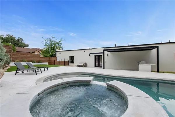 Lakeway, TX 78734,902 Challenger ST