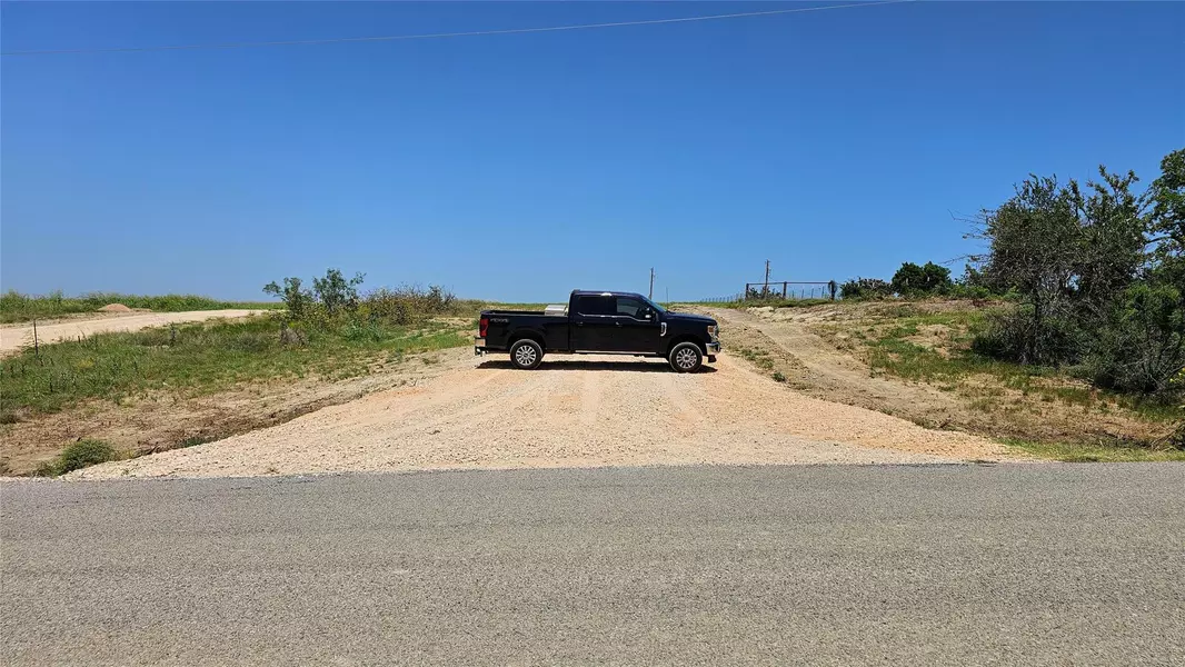 2069 County Road 455 RD, Coupland, TX 78615