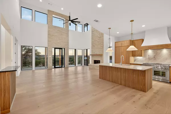 Horseshoe Bay, TX 78657,400 Emerald WAY