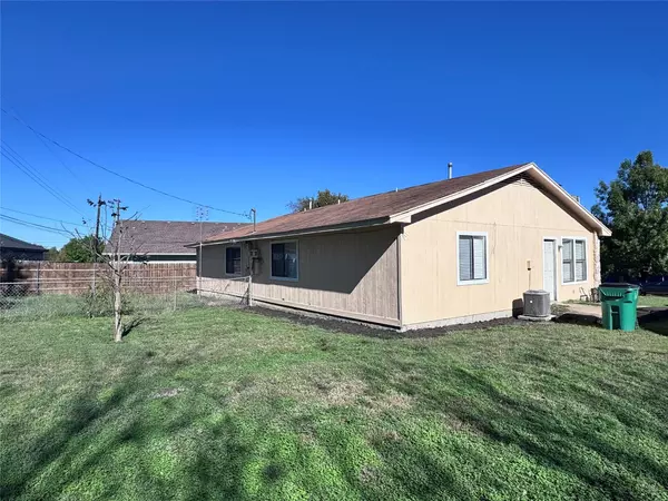 Taylor, TX 76574,2711 Sunny LN