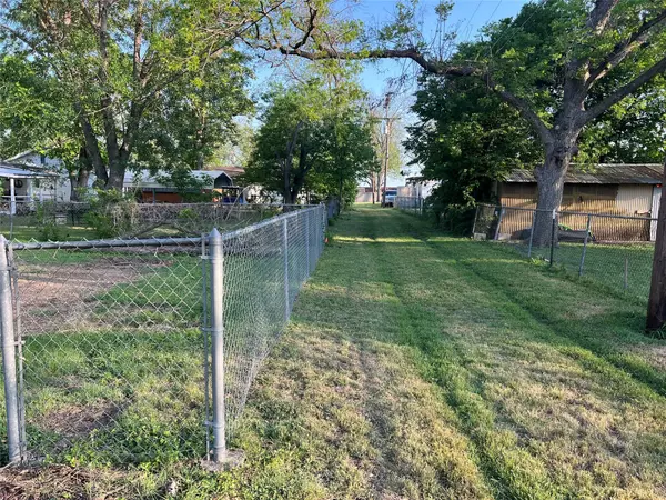 Thrall, TX 76578,504 Alva ST