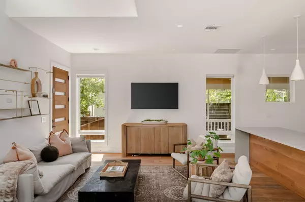 Austin, TX 78702,2211 Canterbury ST