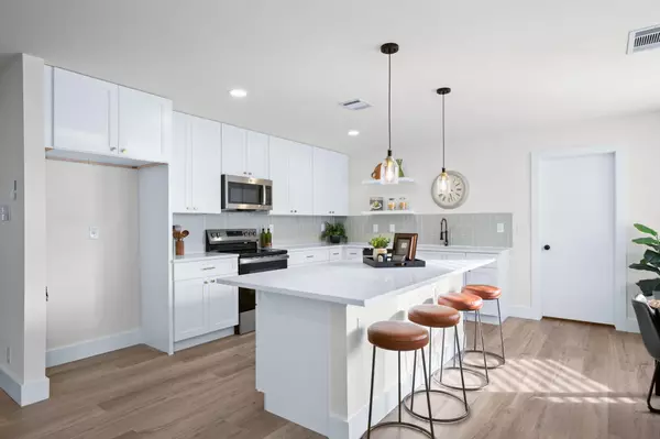 17901 Narsitin LN, Pflugerville, TX 78660