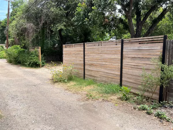 Austin, TX 78702,2511 E Cesar Chavez ST