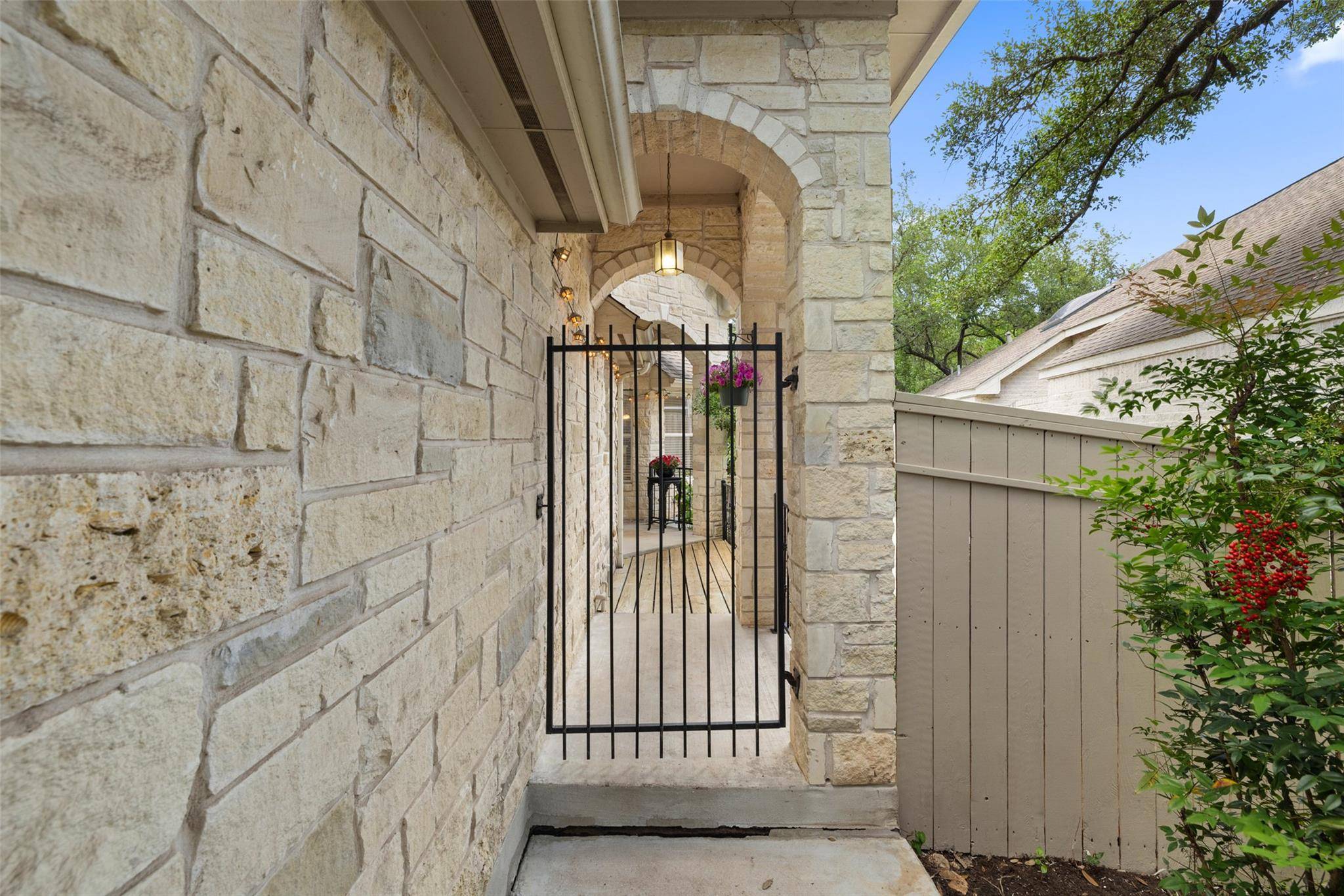 Lakeway, TX 78738,16 TROON DR
