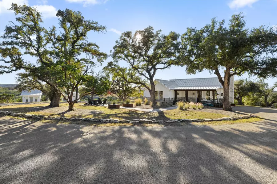 810-1 Kothmann RD, Dripping Springs, TX 78620