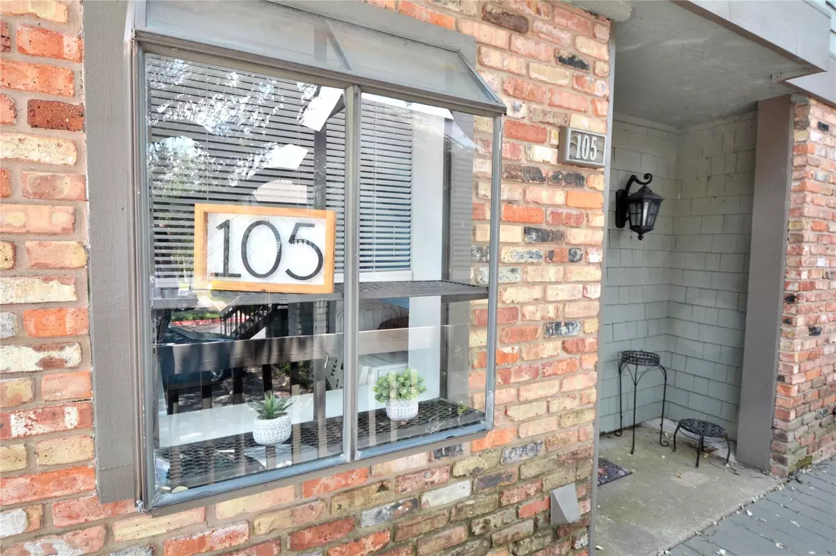 Austin, TX 78731,7122 Woodhollow DR #105