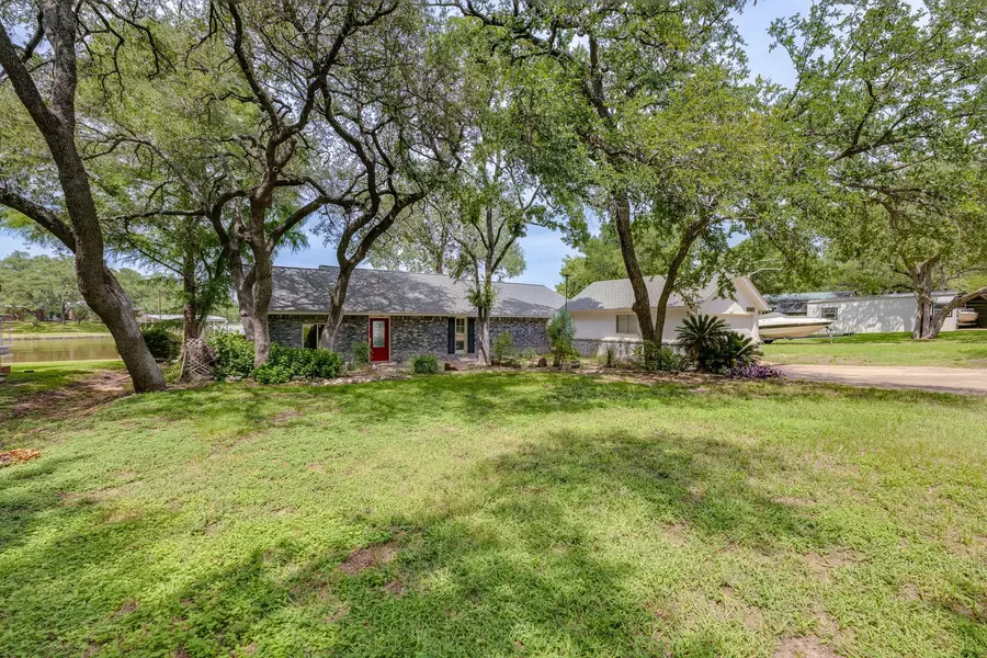 214 Island Lodges DR, Buchanan Dam, TX 78609