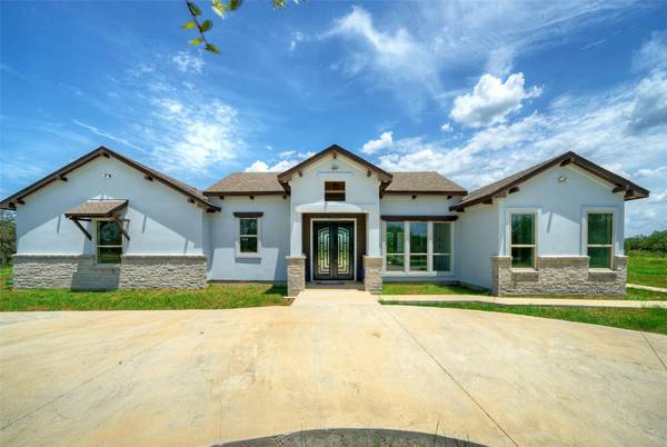 000 Patterson Ave, Flatonia, TX 78941