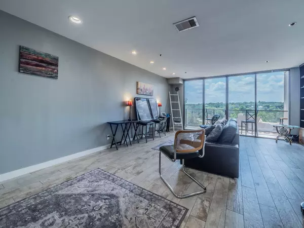 Austin, TX 78701,40 N Interstate 35 HWY #4A4