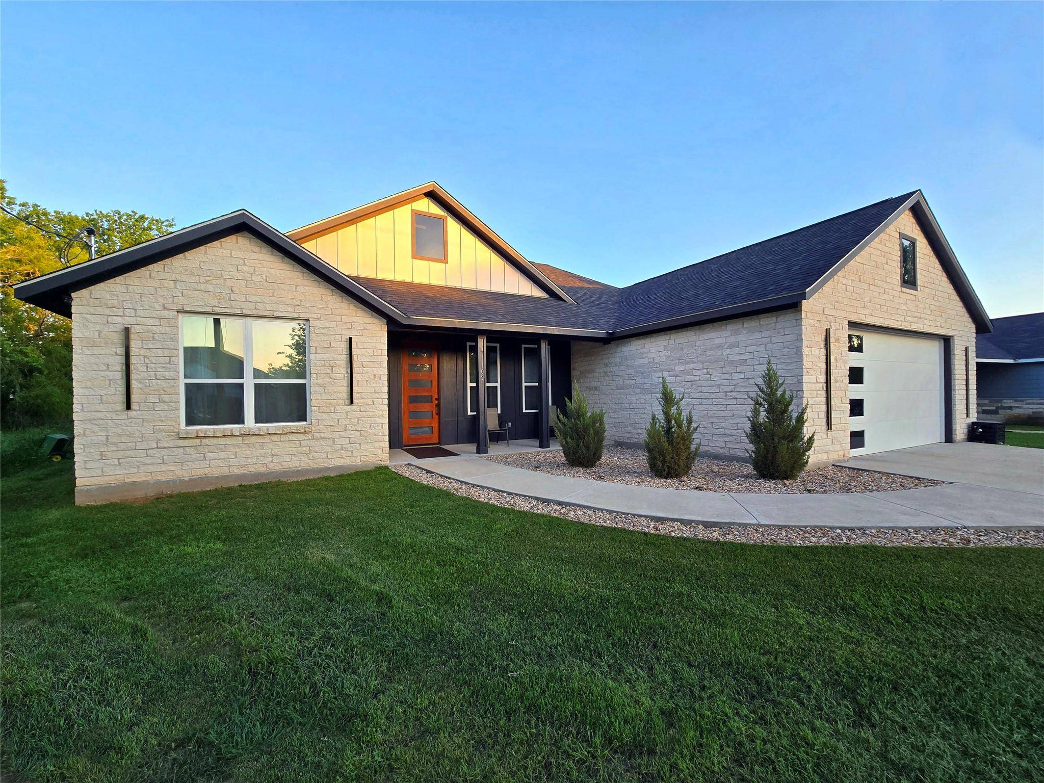 Bastrop, TX 78602,109 Kipapa CT
