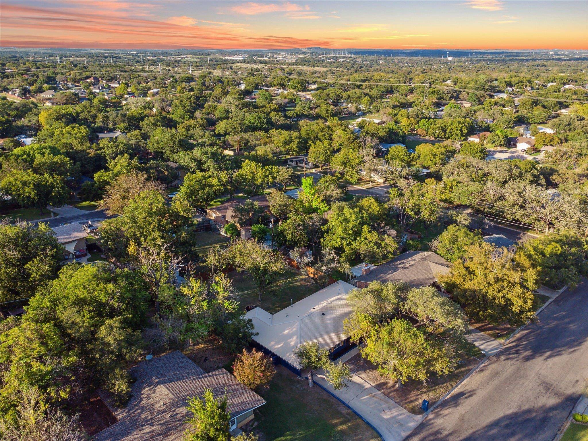 Lampasas, TX 76550,1305 W 1st ST