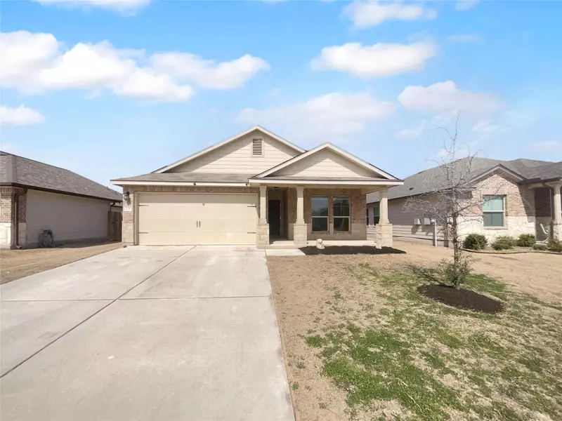 106 Lillian DR, Taylor, TX 76574