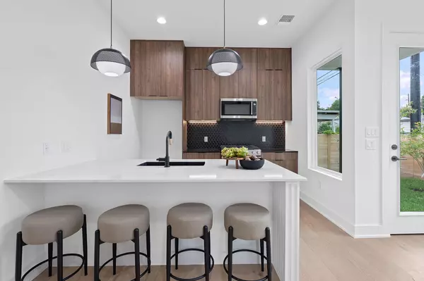 Austin, TX 78702,54 Robert T Martinez Jr ST