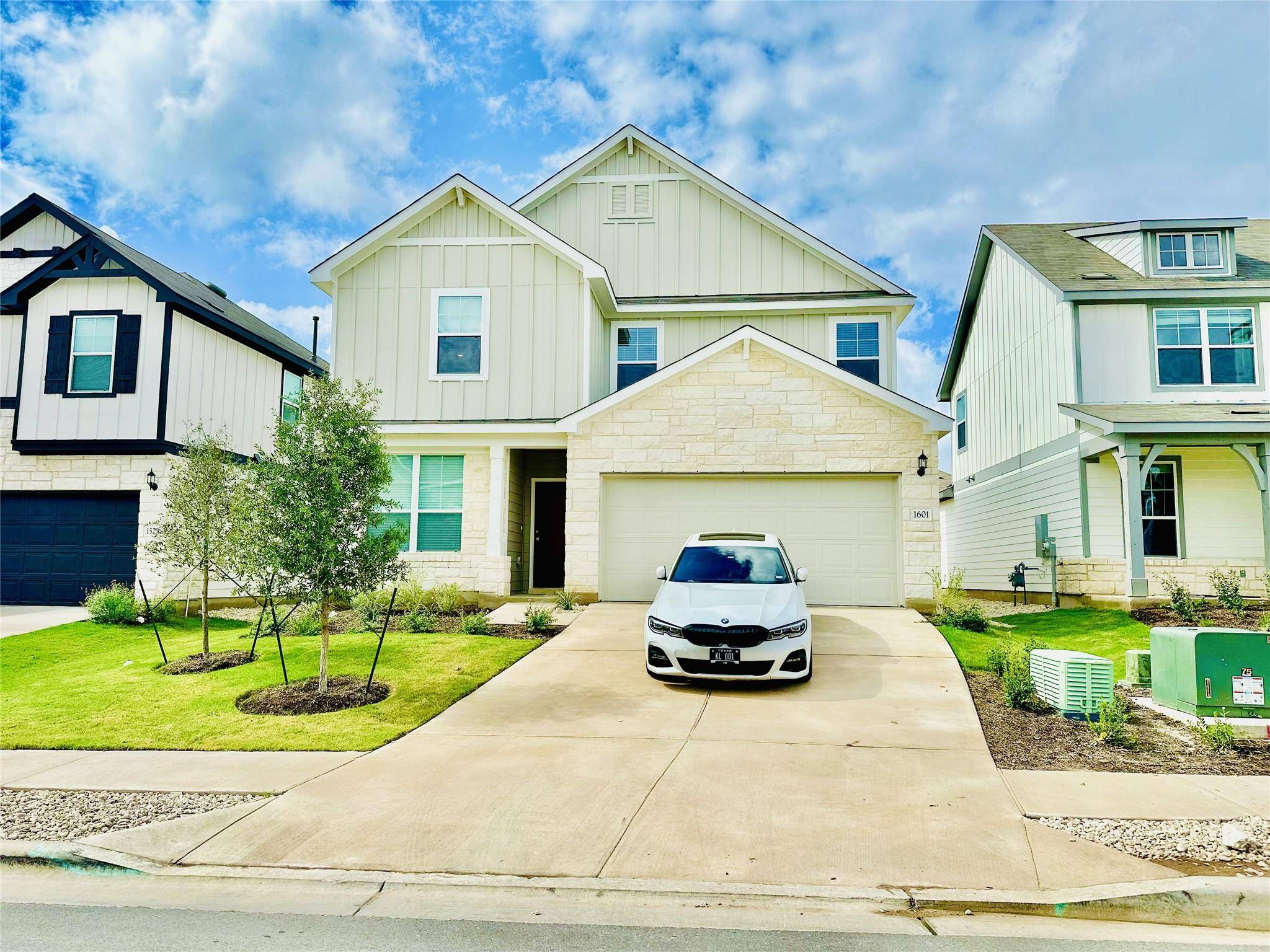 1601 Holly Lake DR, Leander, TX 78641