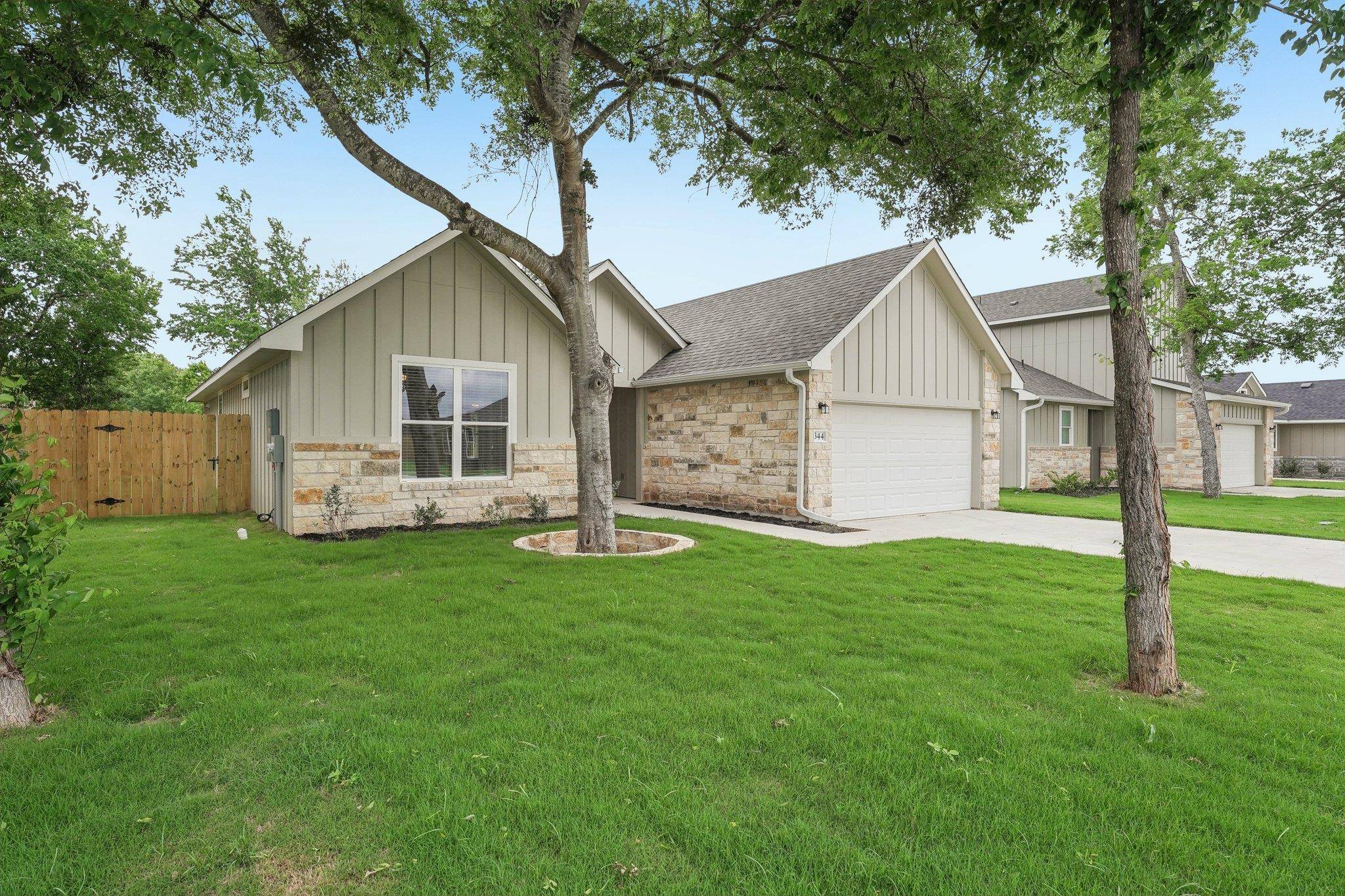 Smithville, TX 78957,344 Webb ST