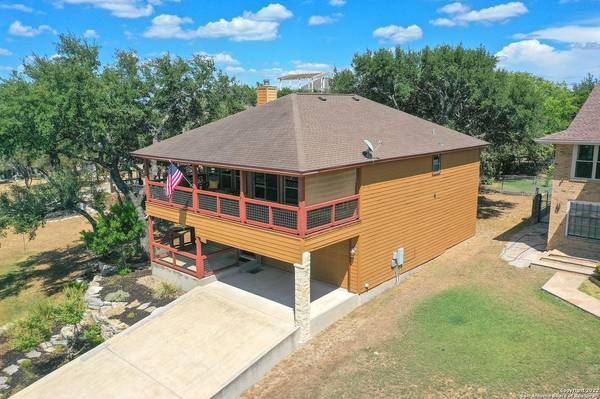 1472 Lakeside DR W, Canyon Lake, TX 78133