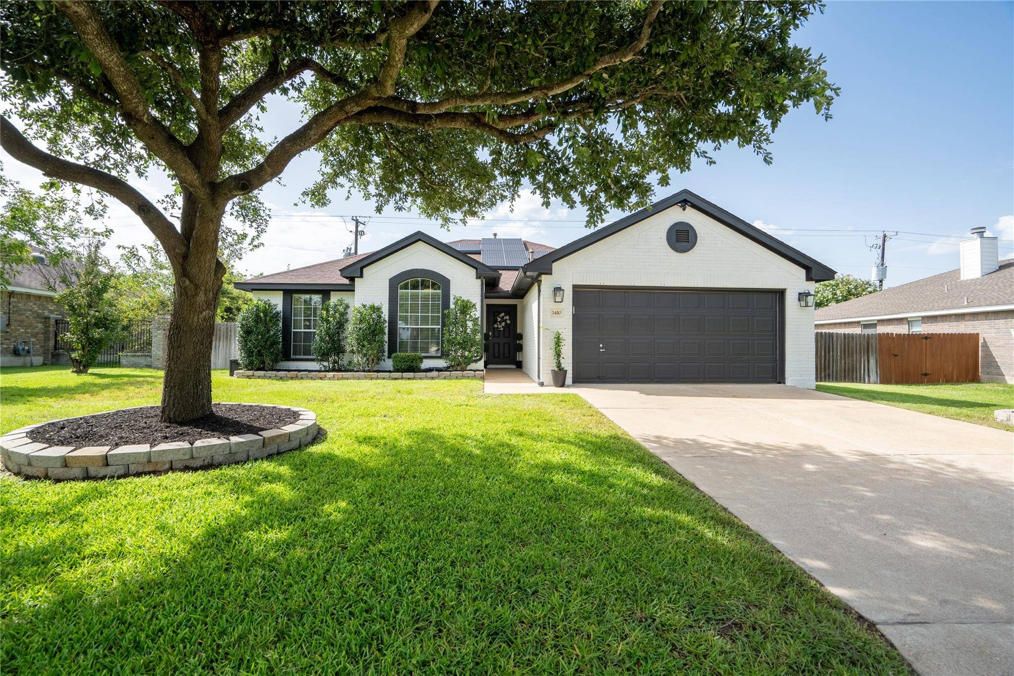 1410 Sherry DR, Taylor, TX 76574