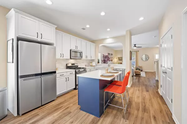 2200 Amur DR, Austin, TX 78745