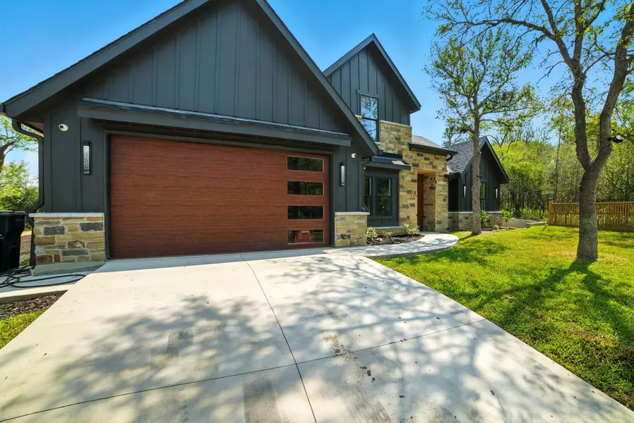 280 Bali Hai LN, Bastrop, TX 78602