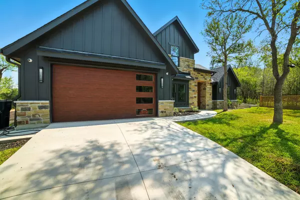 280 Bali Hai LN, Bastrop, TX 78602