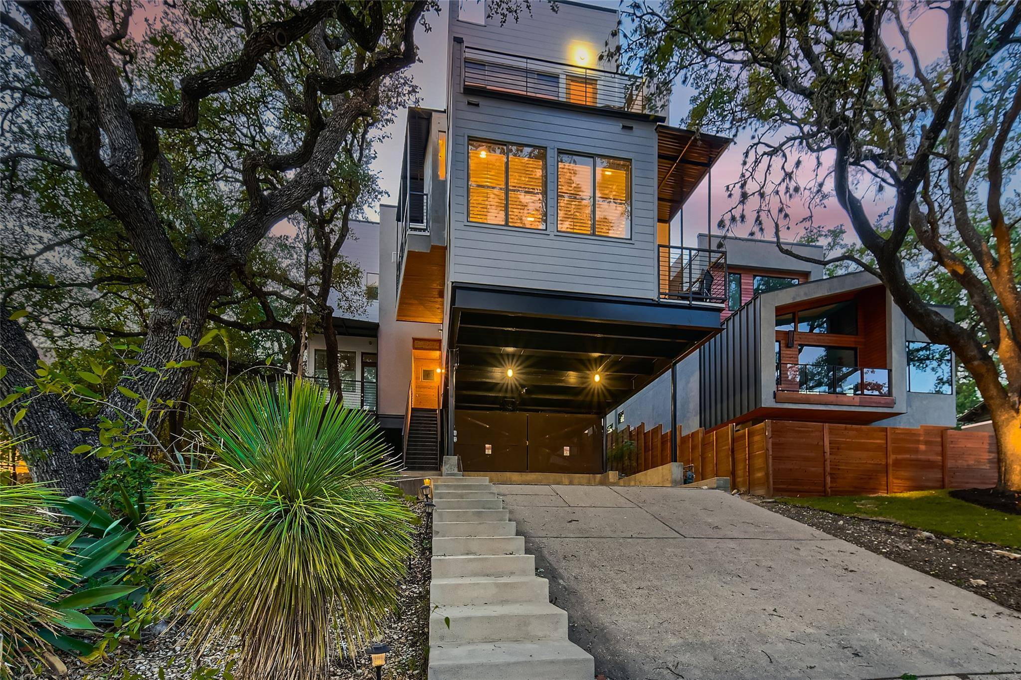 2612 CARNARVON LN #A, Austin, TX 78704