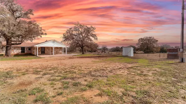 Waelder, TX 78959,2569 County Road 443