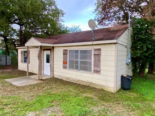 Smithville, TX 78957,137 Chickasaw ST