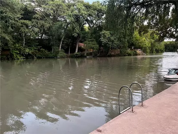 Seguin, TX 78155,374 Guadalupe River DR