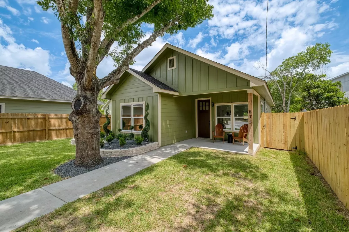 Lockhart, TX 78644,815 Fir LN