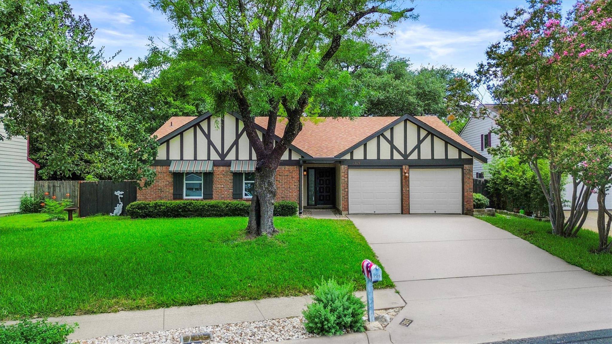 1305 Doonesbury DR, Austin, TX 78758