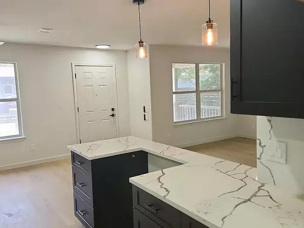 Austin, TX 78702,2410 Santa Rita ST