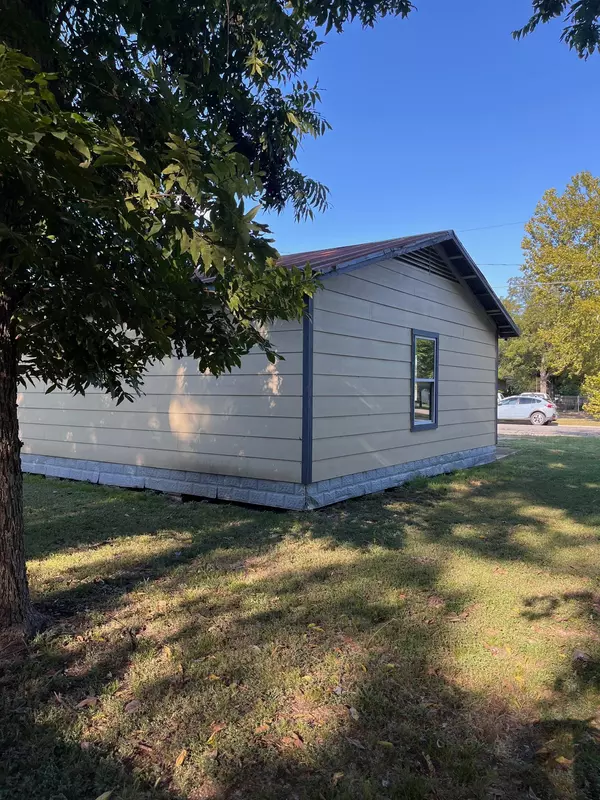 Lockhart, TX 78644,115 Guadalupe ST