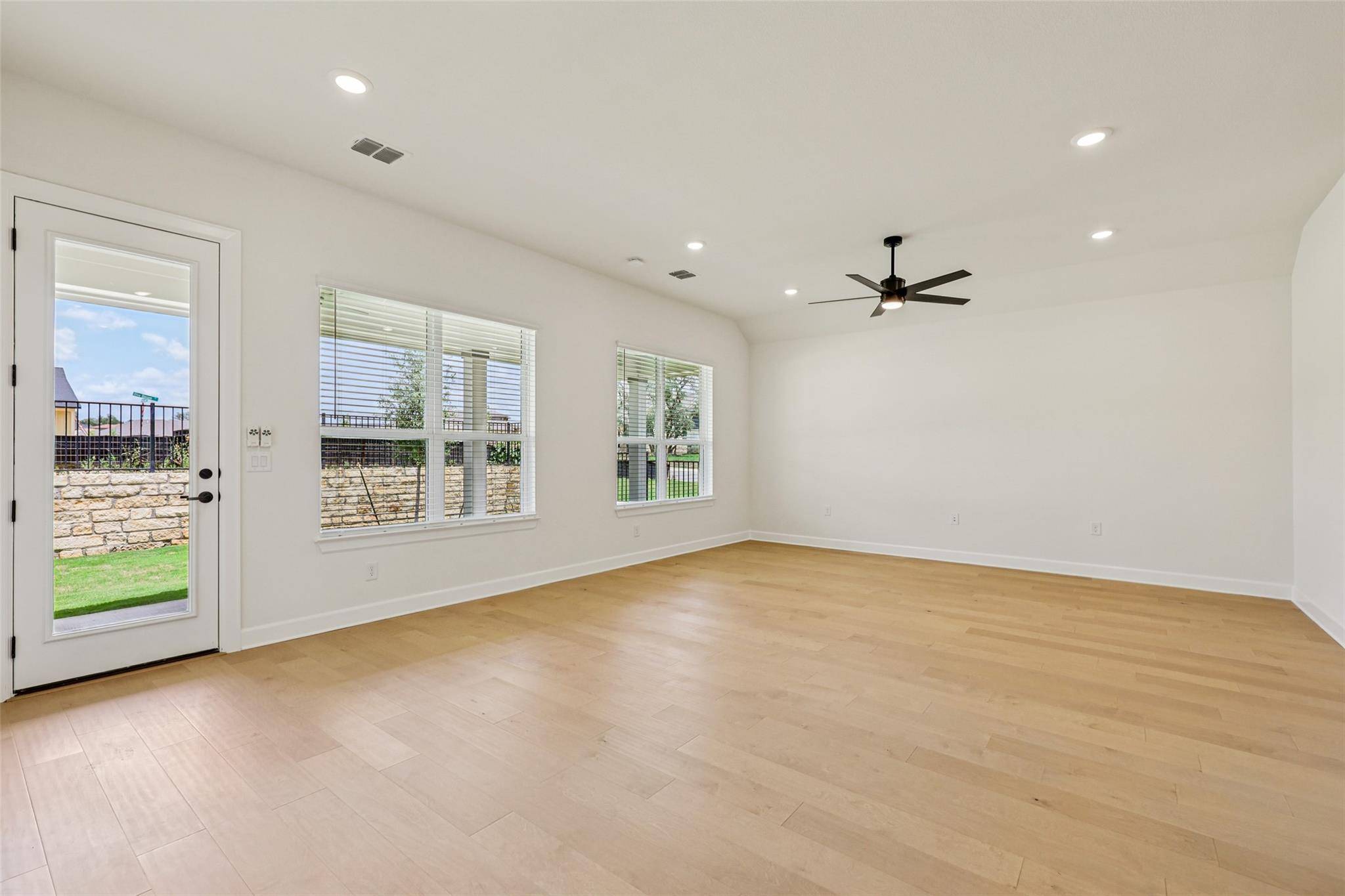 San Marcos, TX 78666,1516 Dancing Oak LN