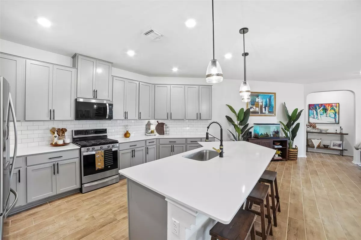 Hutto, TX 78634,517 Lady Swiss LN