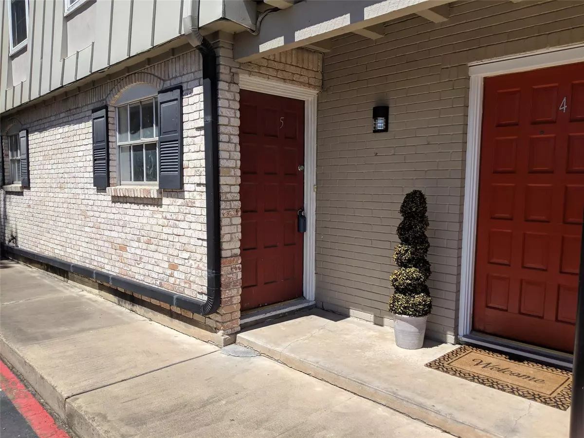 Austin, TX 78757,7914 Mullen DR #105